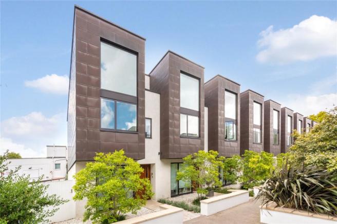 Electric Chargers UK, Business and public charging points with ozev funding